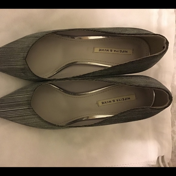 Silver glitter high heels - Picture 3 of 3